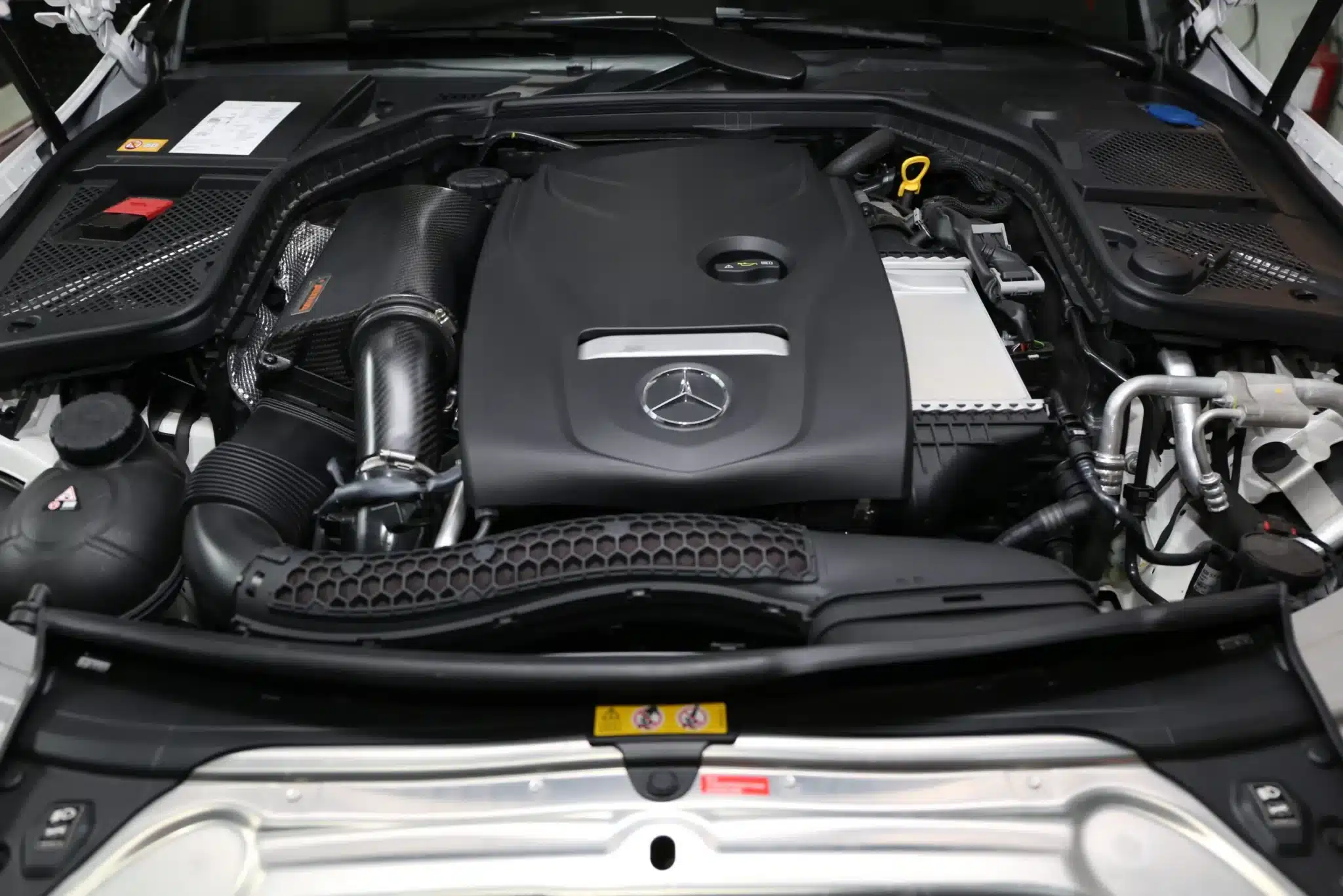 Armaspeed Airbox Carbon Mercedes W213 E200 3