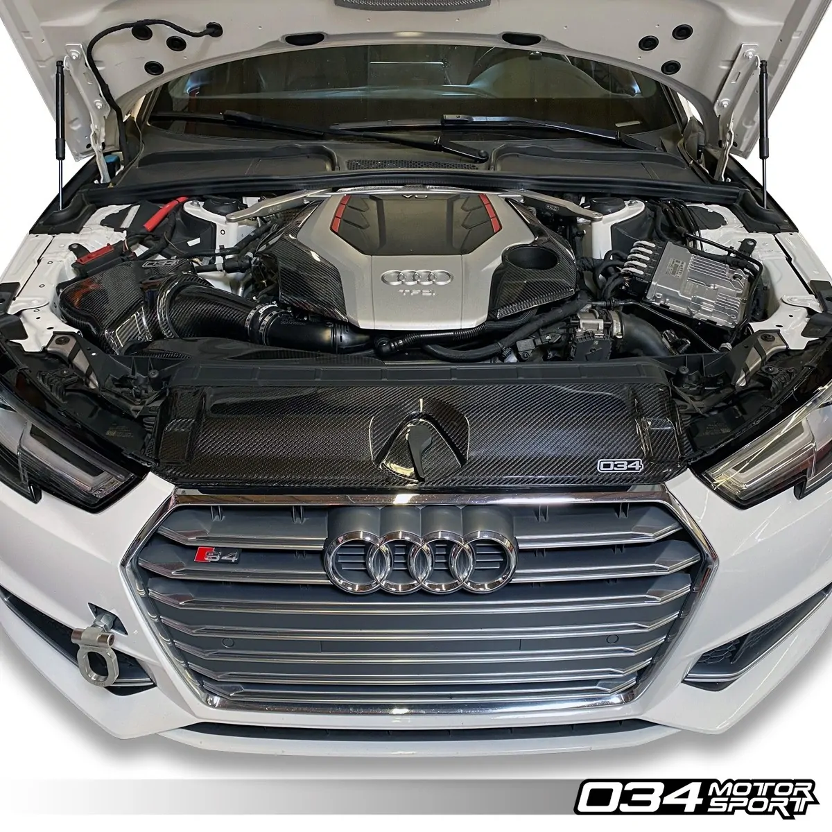 034 Motorsport Koolstofvezel radiateursteun Audi B9 A4 S4 06